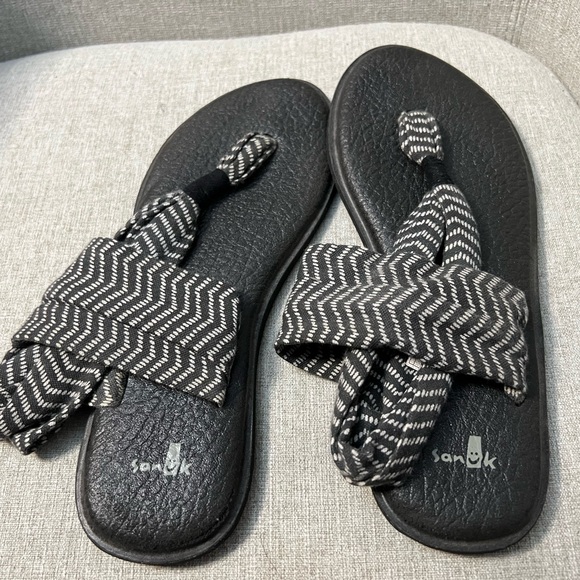 Sandals - Picture 4 of 4